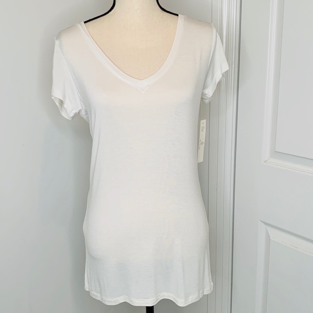 Short sleeve V neck tee